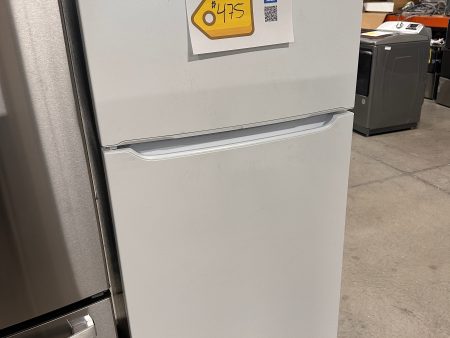 GREAT NEW FRIGIDAIRE TOP FREEZER WHITE REFRIGERATOR MODEL: FFTR1814WW REF13413 For Cheap